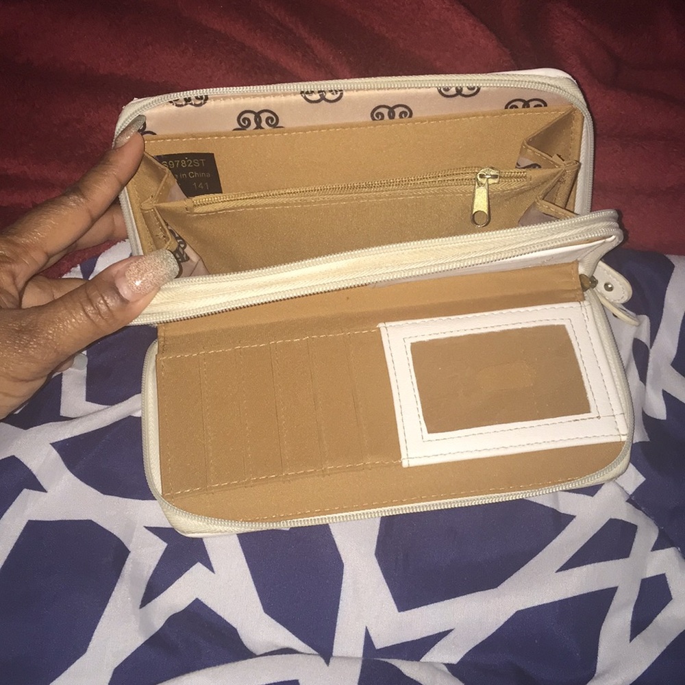 Jessica Simpson Wallet - Picture 2 of 5